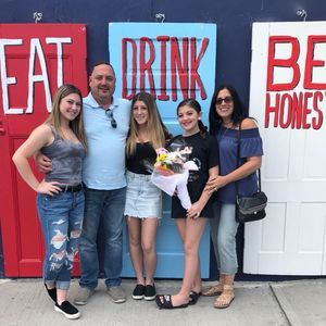 Meet your Posher, Lara